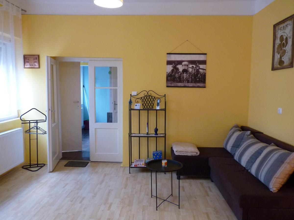 Zizi Apartman Debrecen Exterior foto